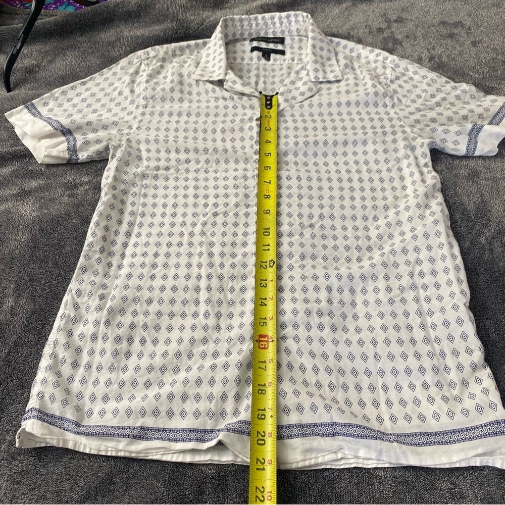 Banana Republic White and Blue Geometric Patterned 100% Cotton Button Down Shirt - Picture 10 of 11